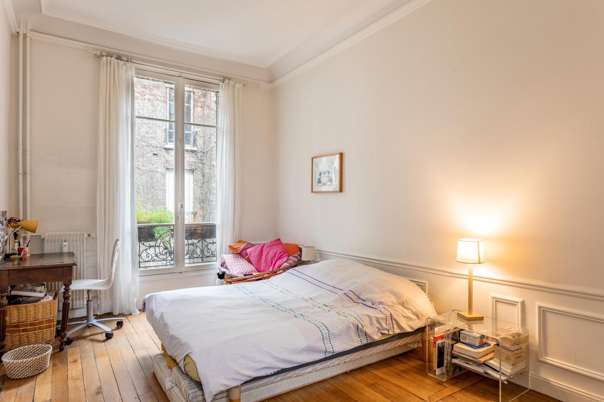 Luxurious Traditional French Style Near Eiffel Tower Apartment