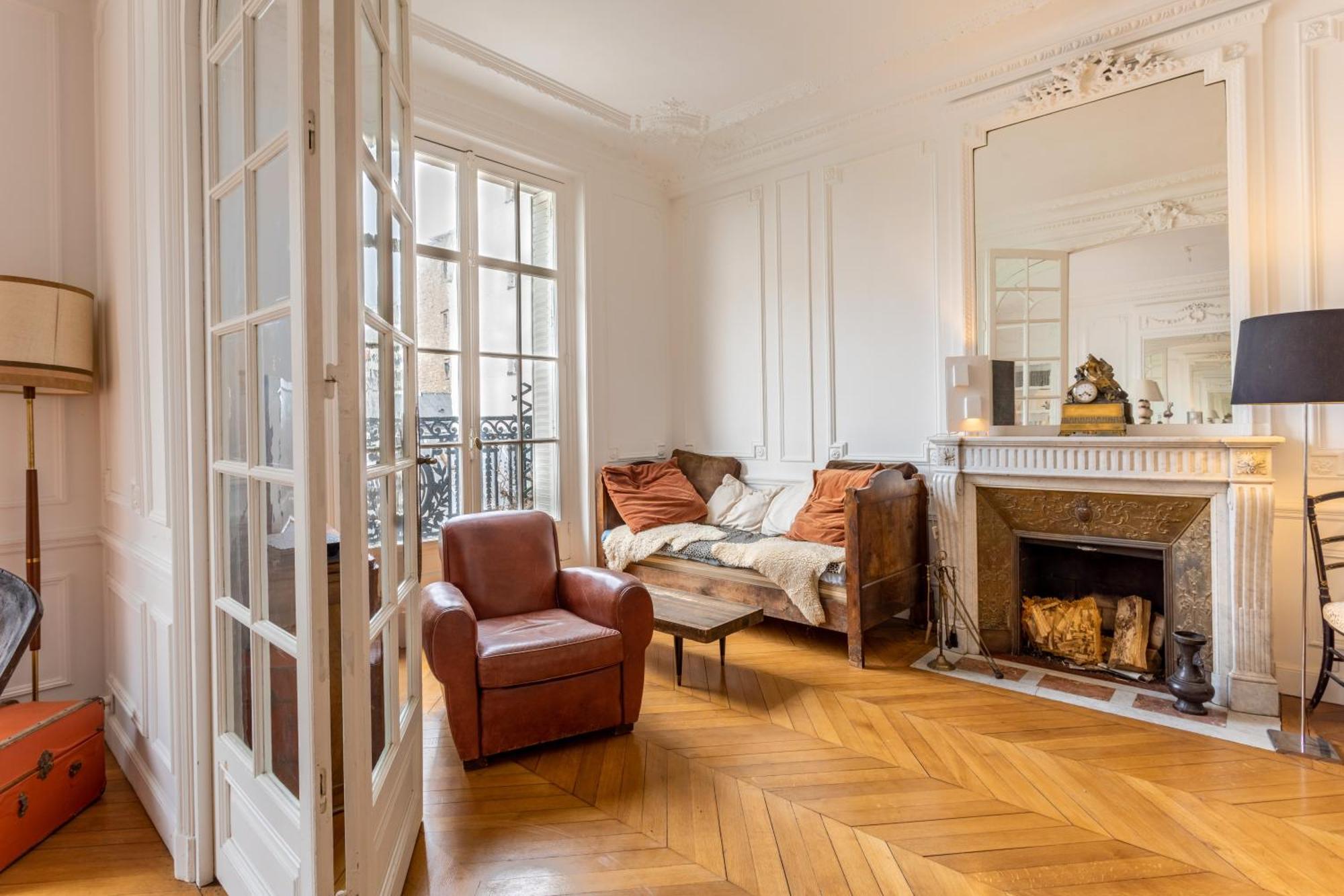 Apartment Luxurious Traditional French Style Near Eiffel Tower Paris