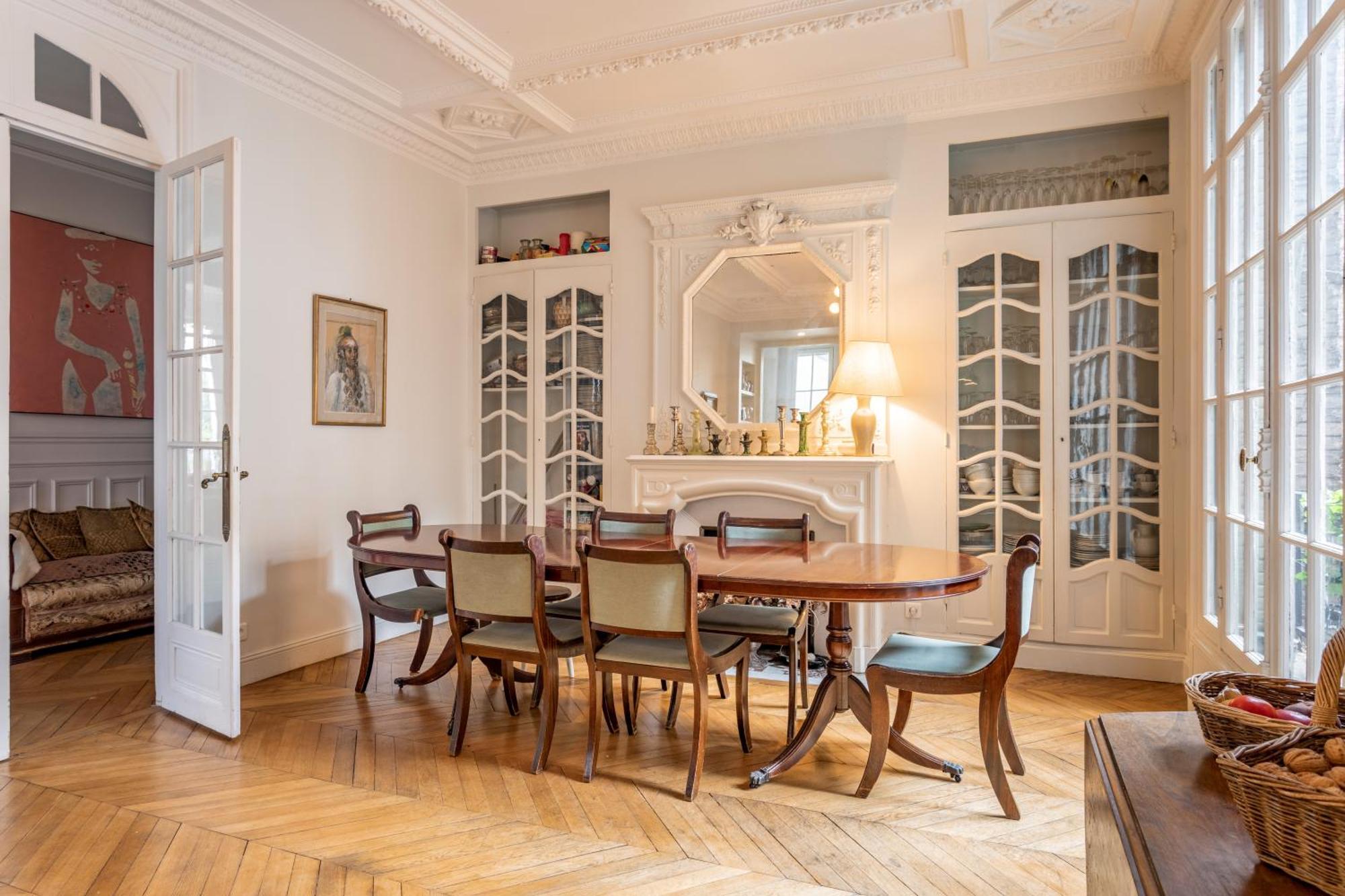 Luxurious Traditional French Style Near Eiffel Tower Apartment Paris